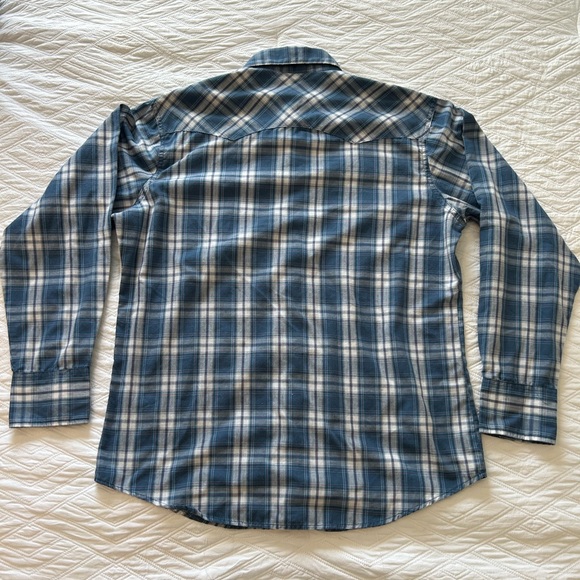 Men’s Wrangler long sleeve button-down - Picture 3 of 3